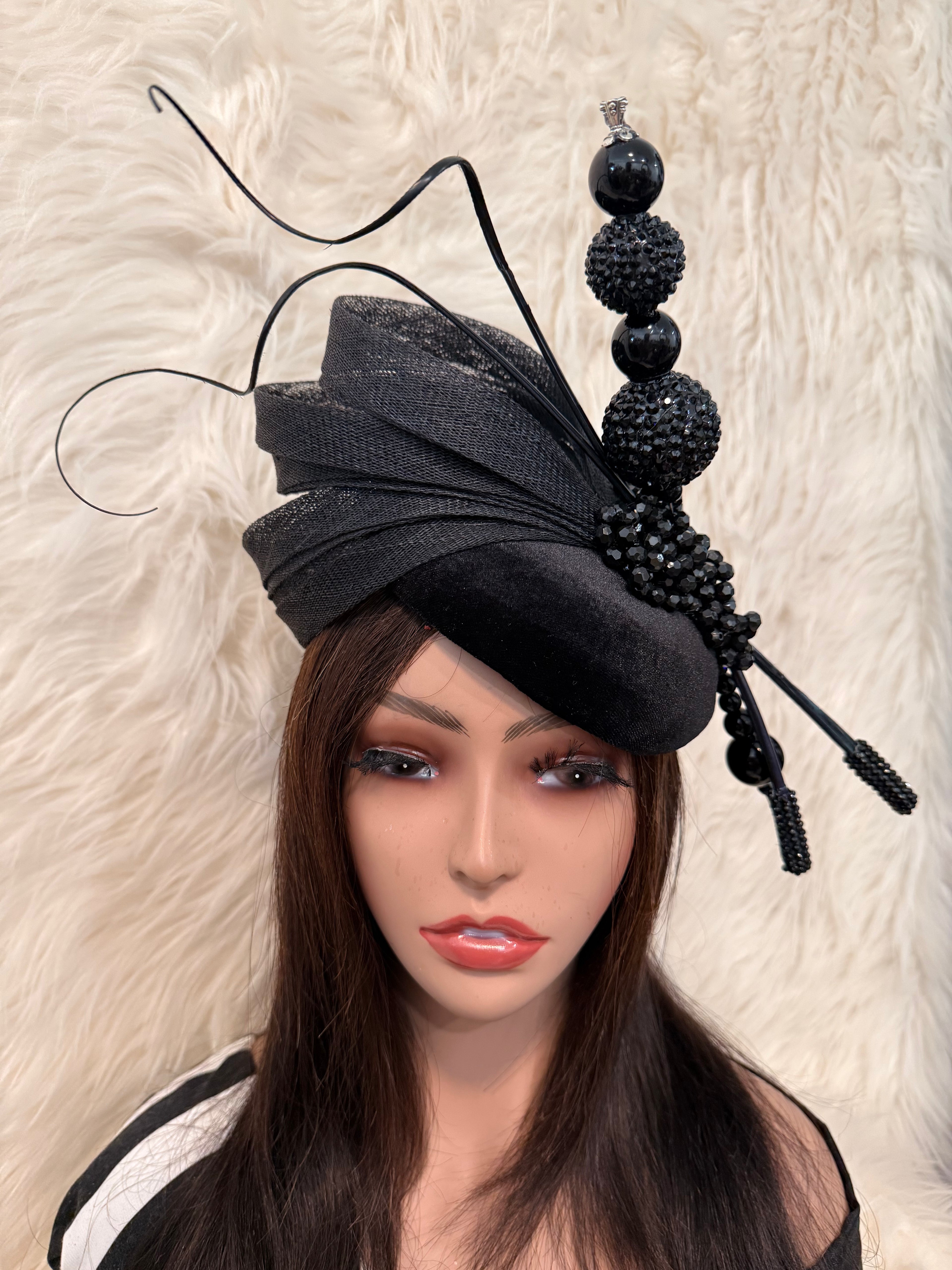 Black "O" Mold Hat / W Oversize Hat Pin