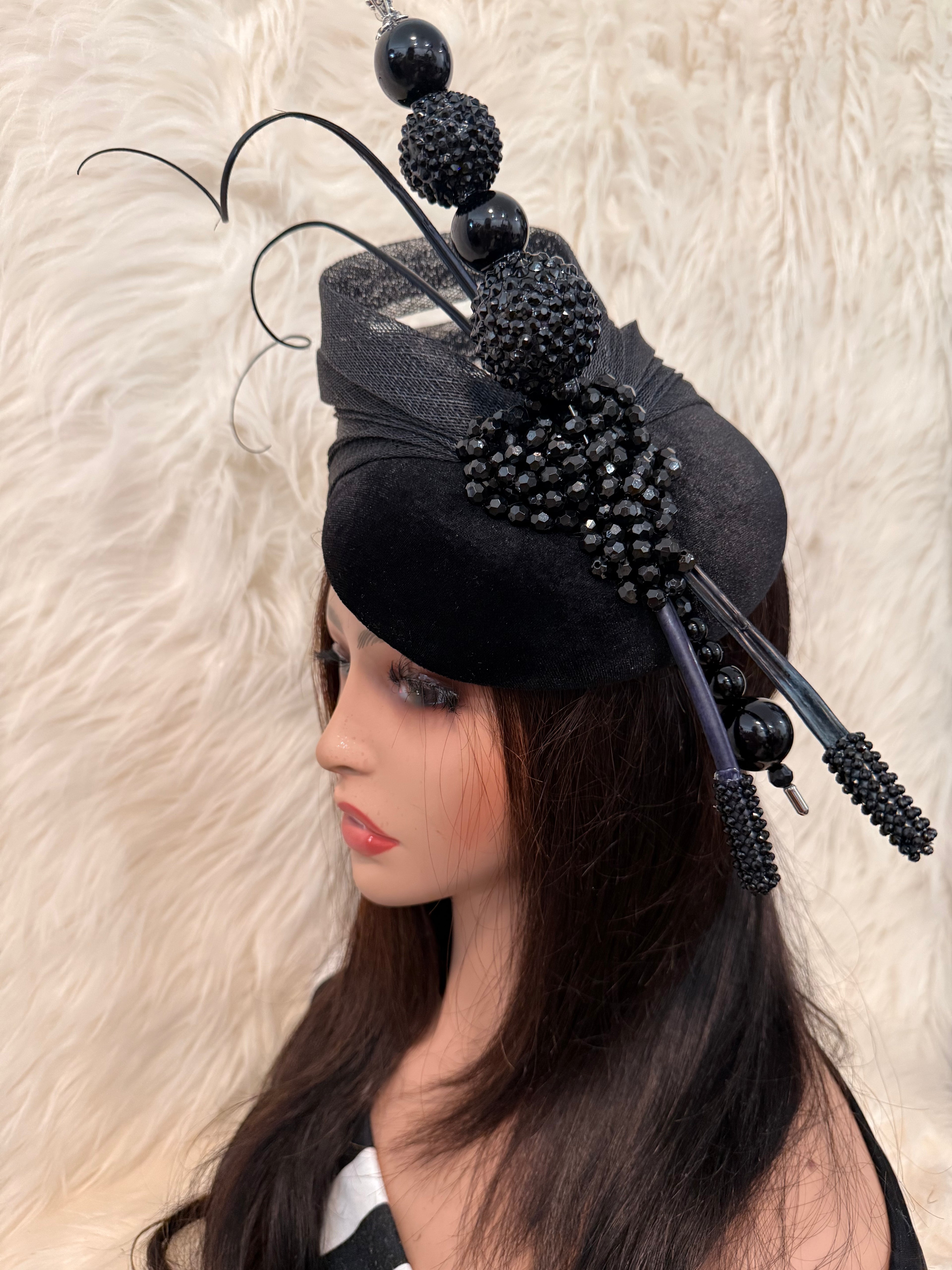 Black "O" Mold Hat / W Oversize Hat Pin