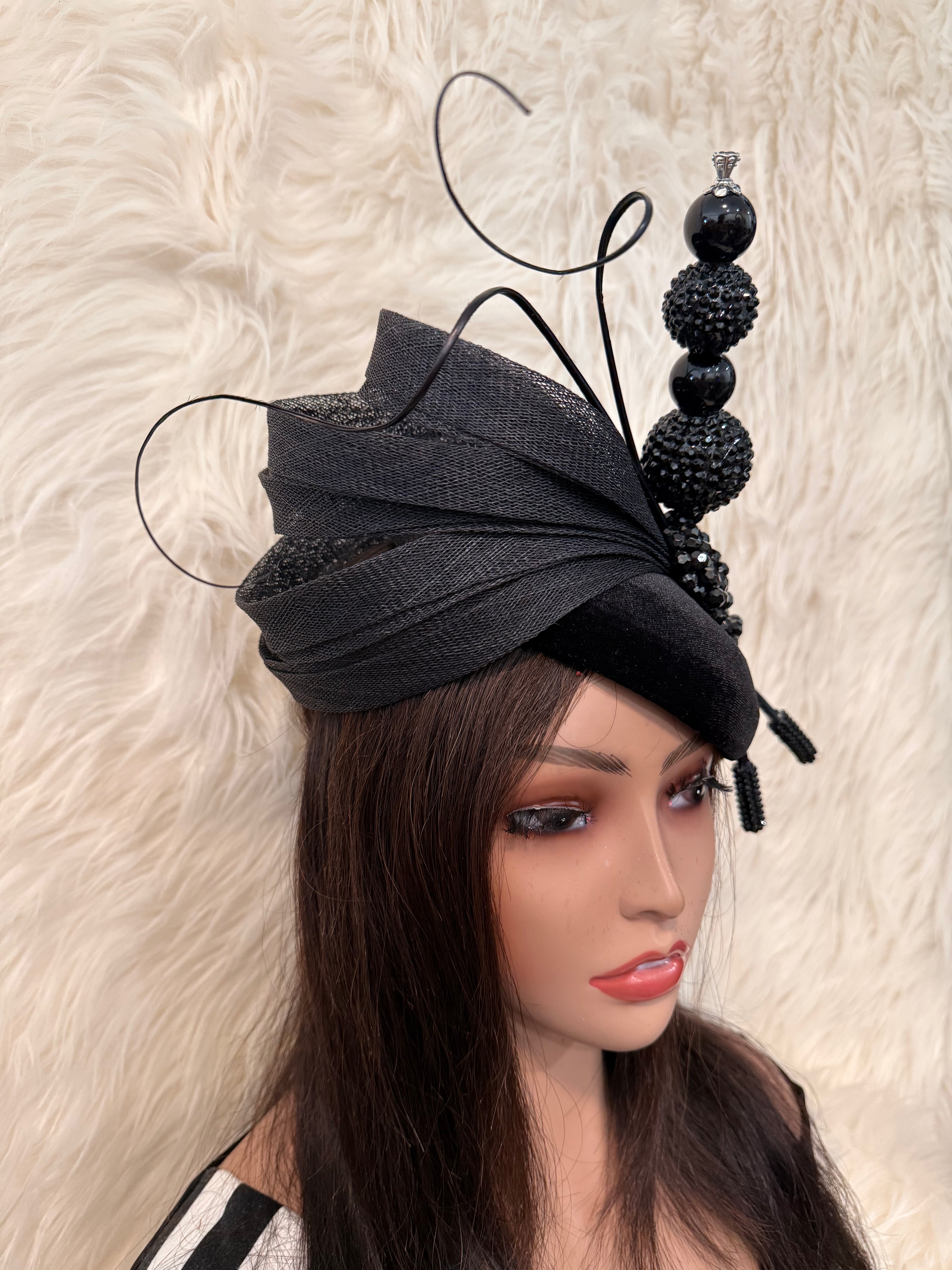 Black "O" Mold Hat / W Oversize Hat Pin