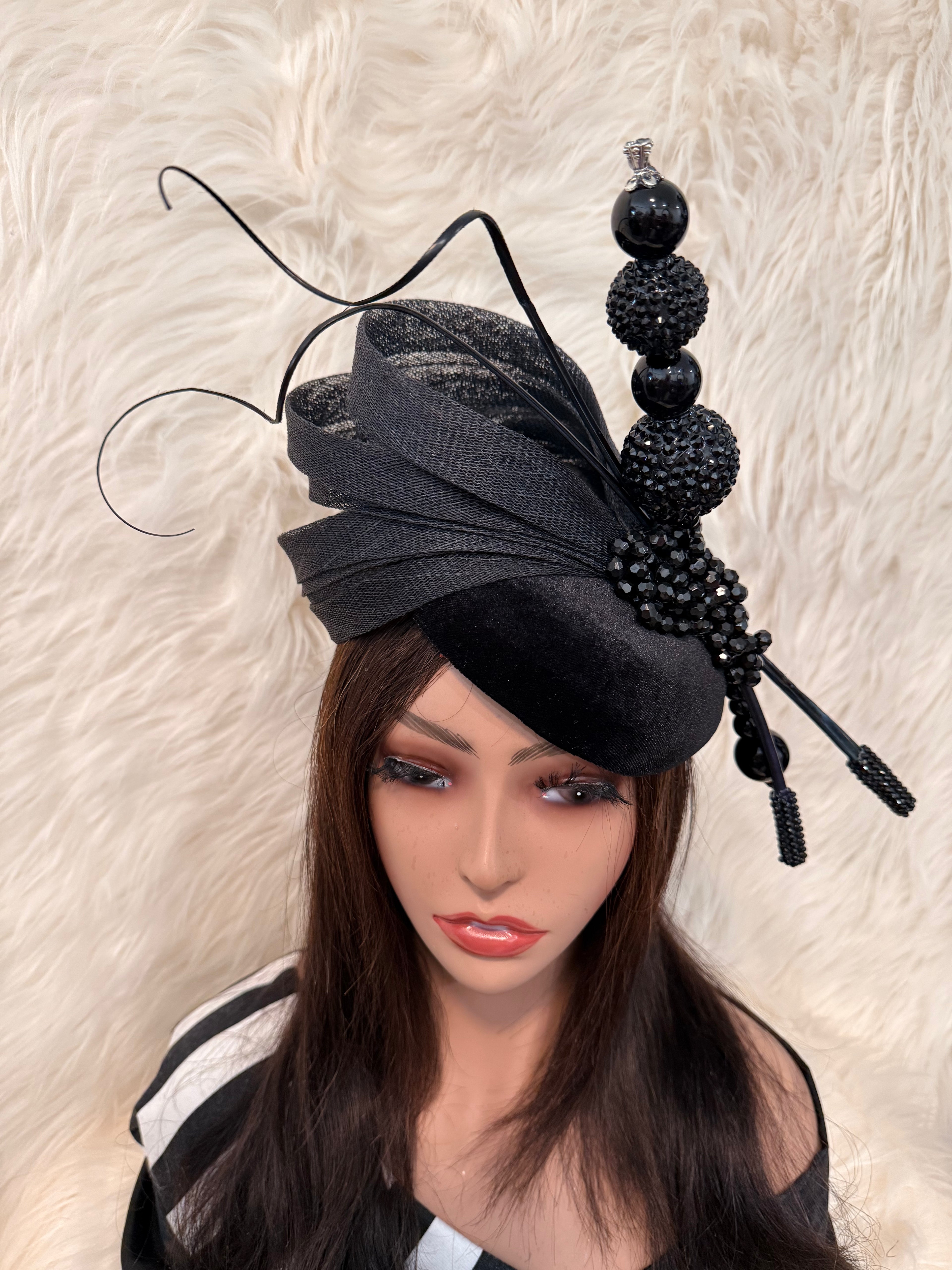 Black "O" Mold Hat / W Oversize Hat Pin