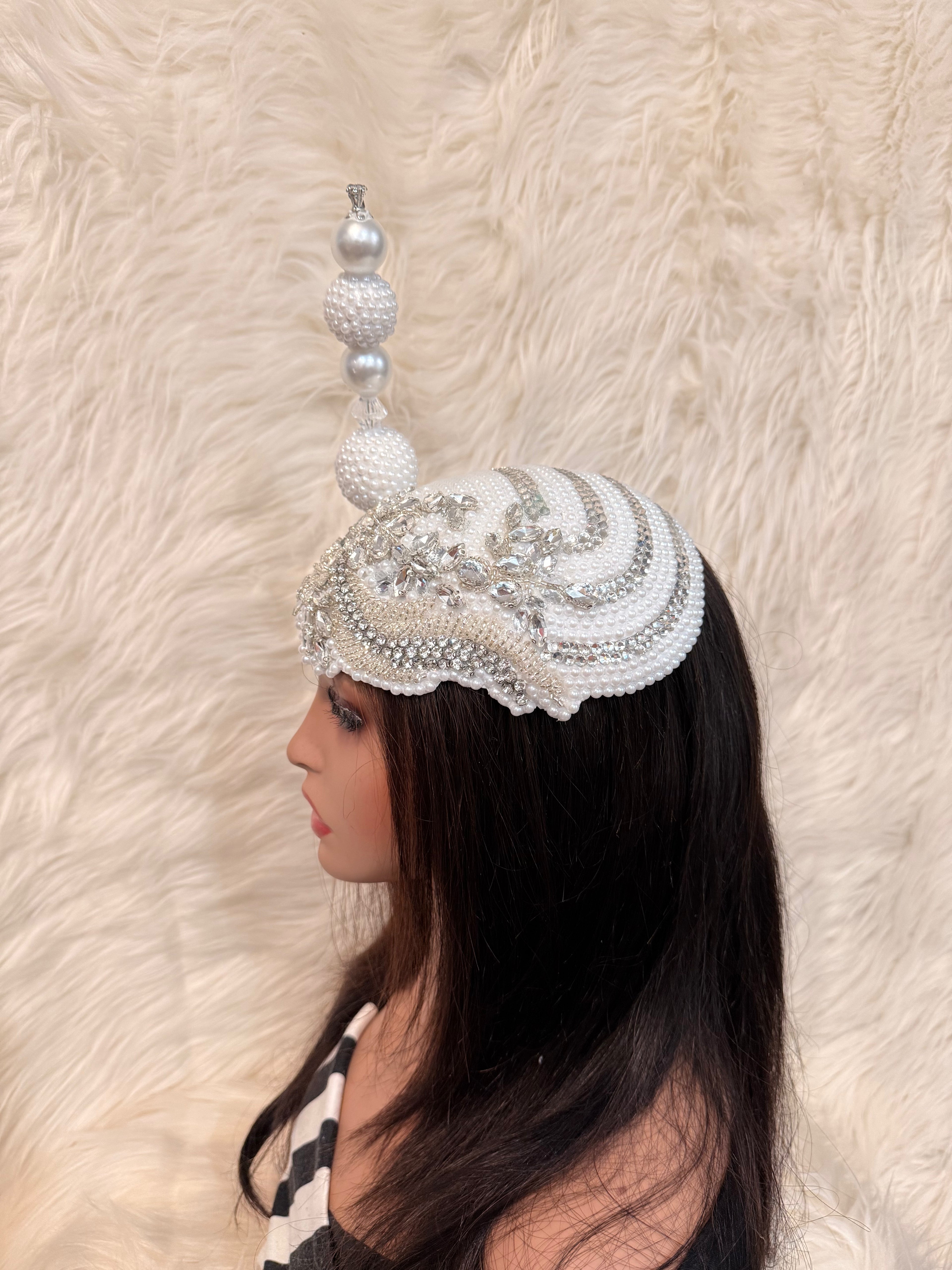 White / Silver Crystal Hat W Oversized Hat Pin