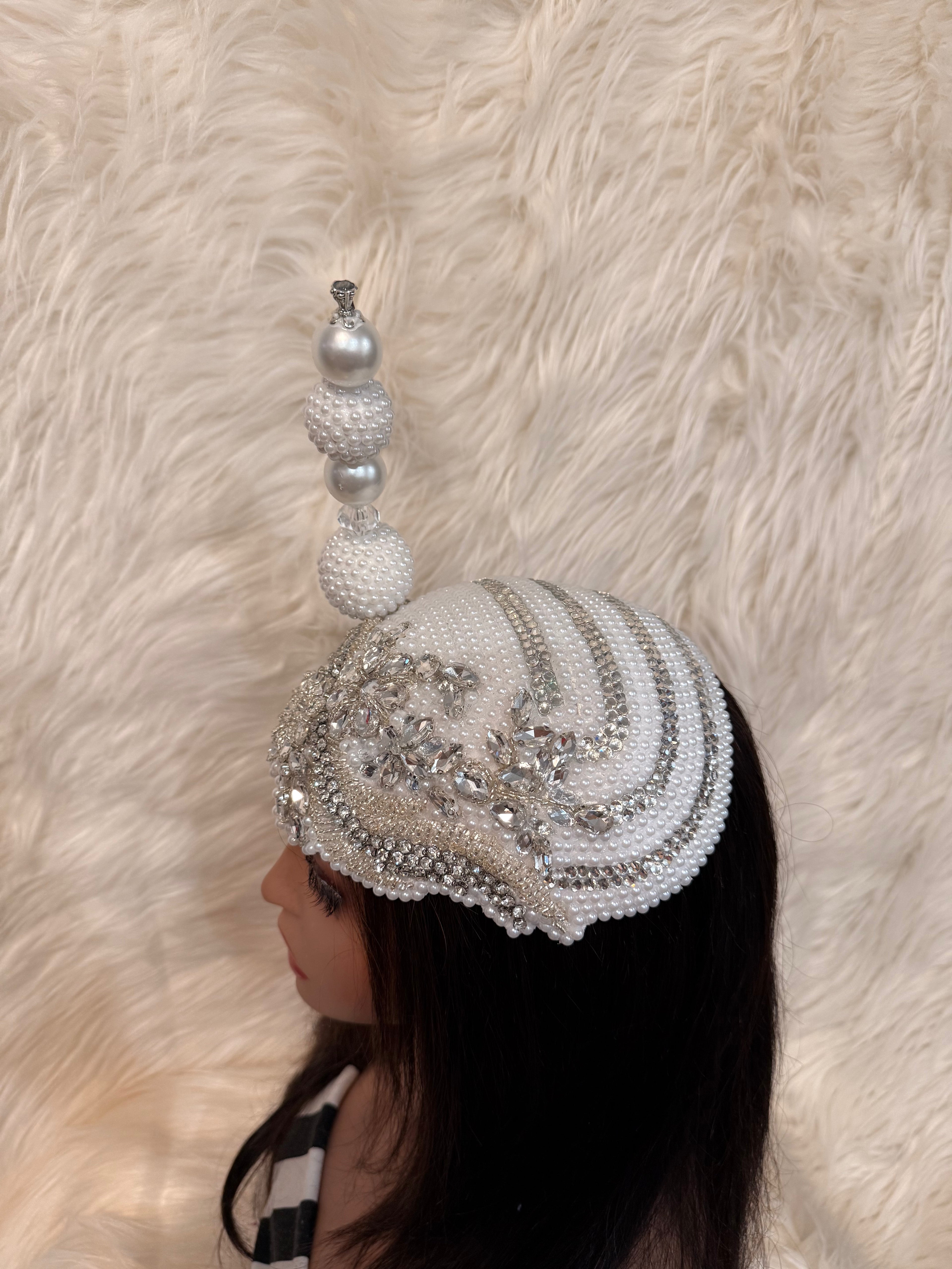White / Silver Crystal Hat W Oversized Hat Pin