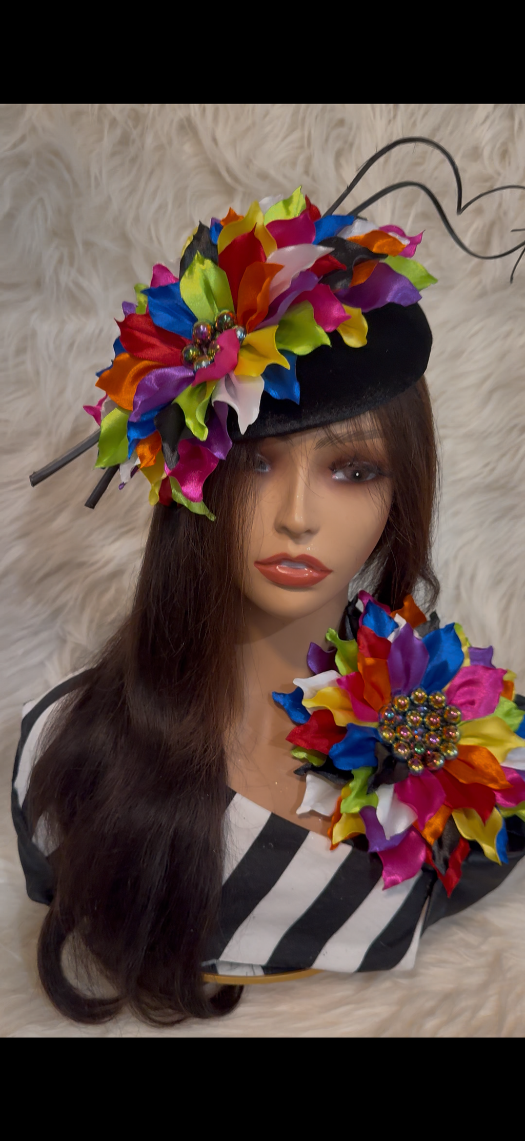 Black / Multi-Colored Hat / W Brooch