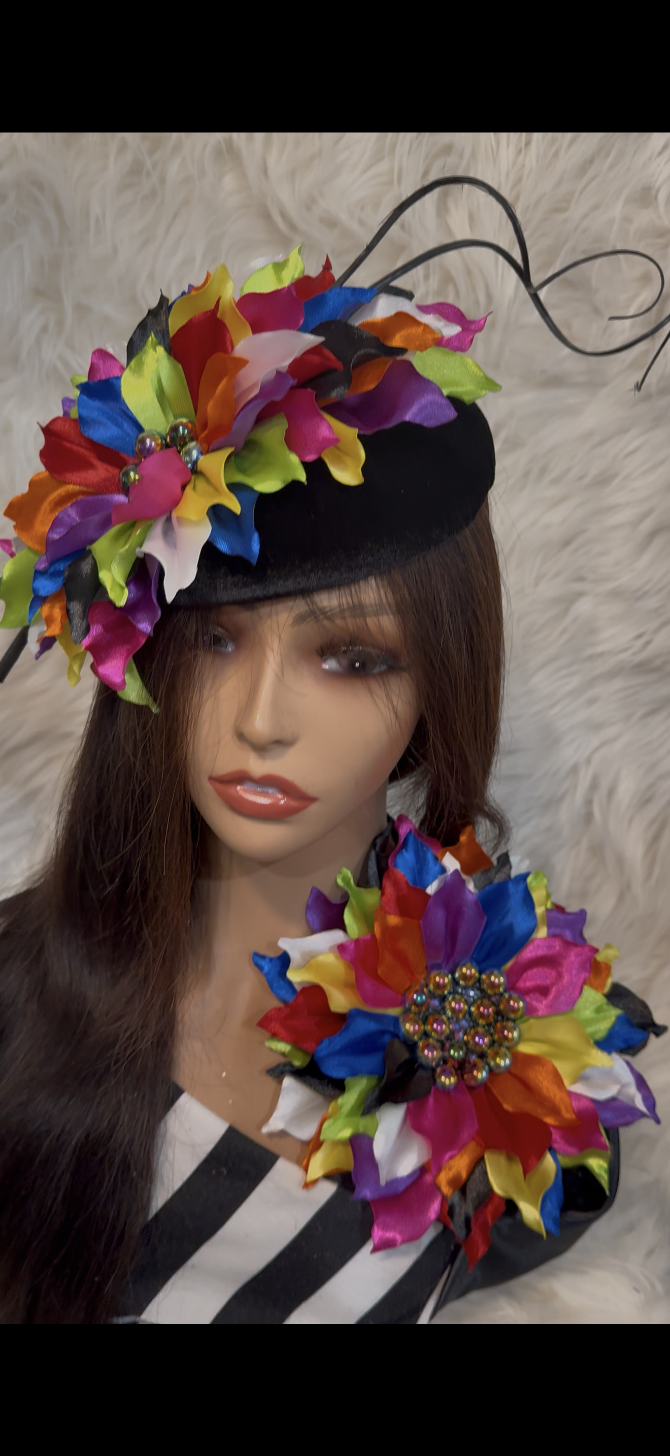 Black / Multi-Colored Hat / W Brooch