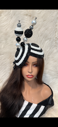 Double Cup Black and White /W 2 Oversize Hat Pin