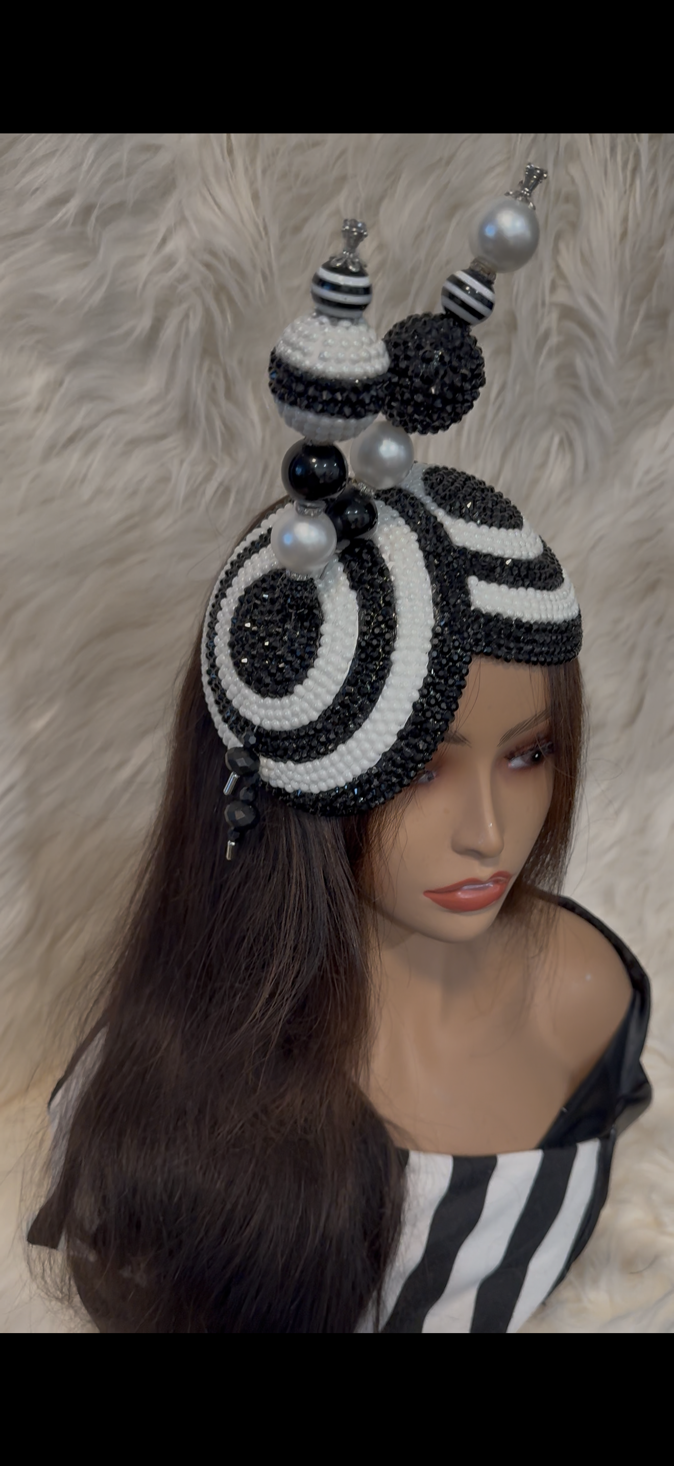 Double Cup Black and White /W 2 Oversize Hat Pin