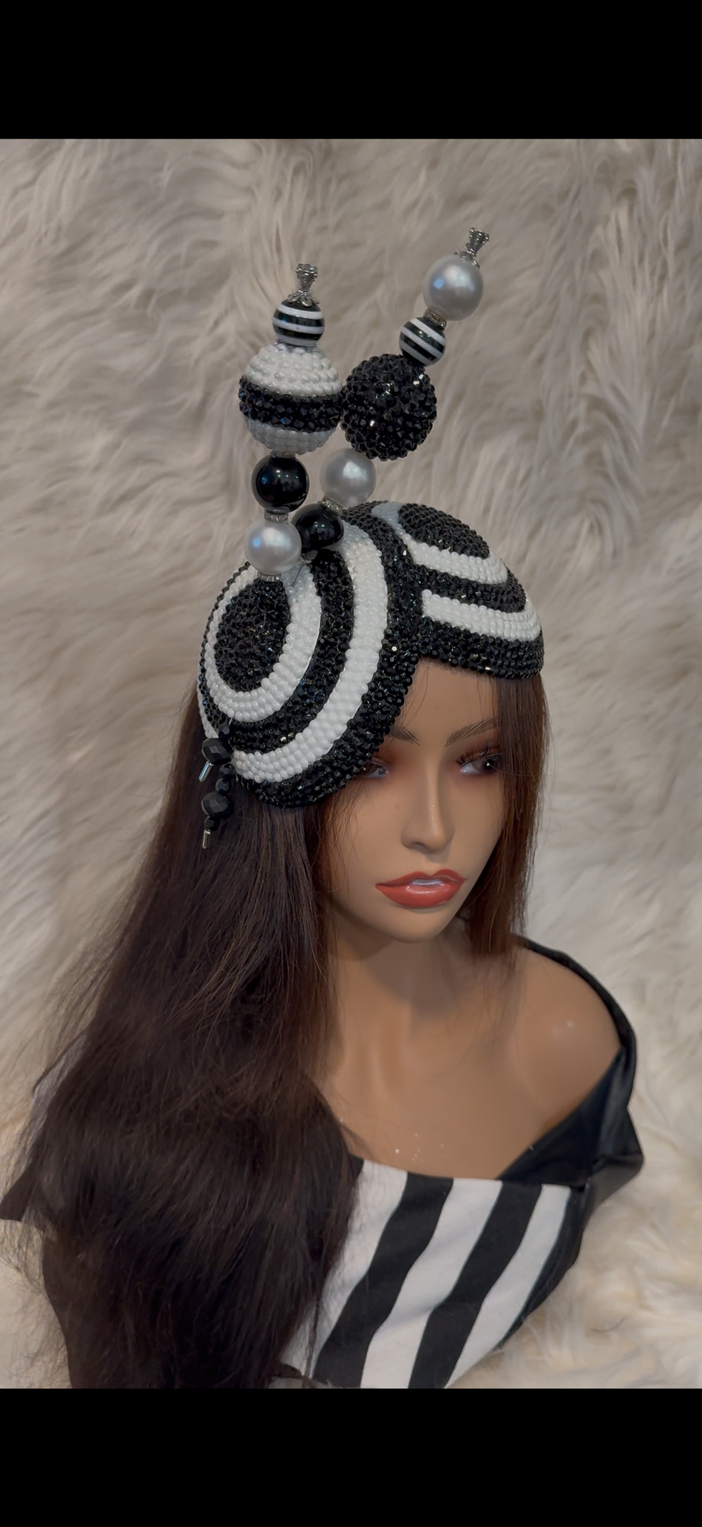 Double Cup Black and White /W 2 Oversize Hat Pin