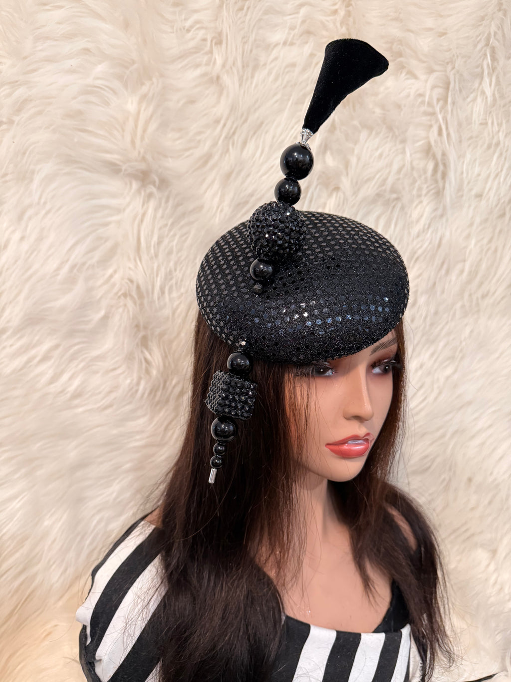 Black Sequins / W Oversized Hat Pin