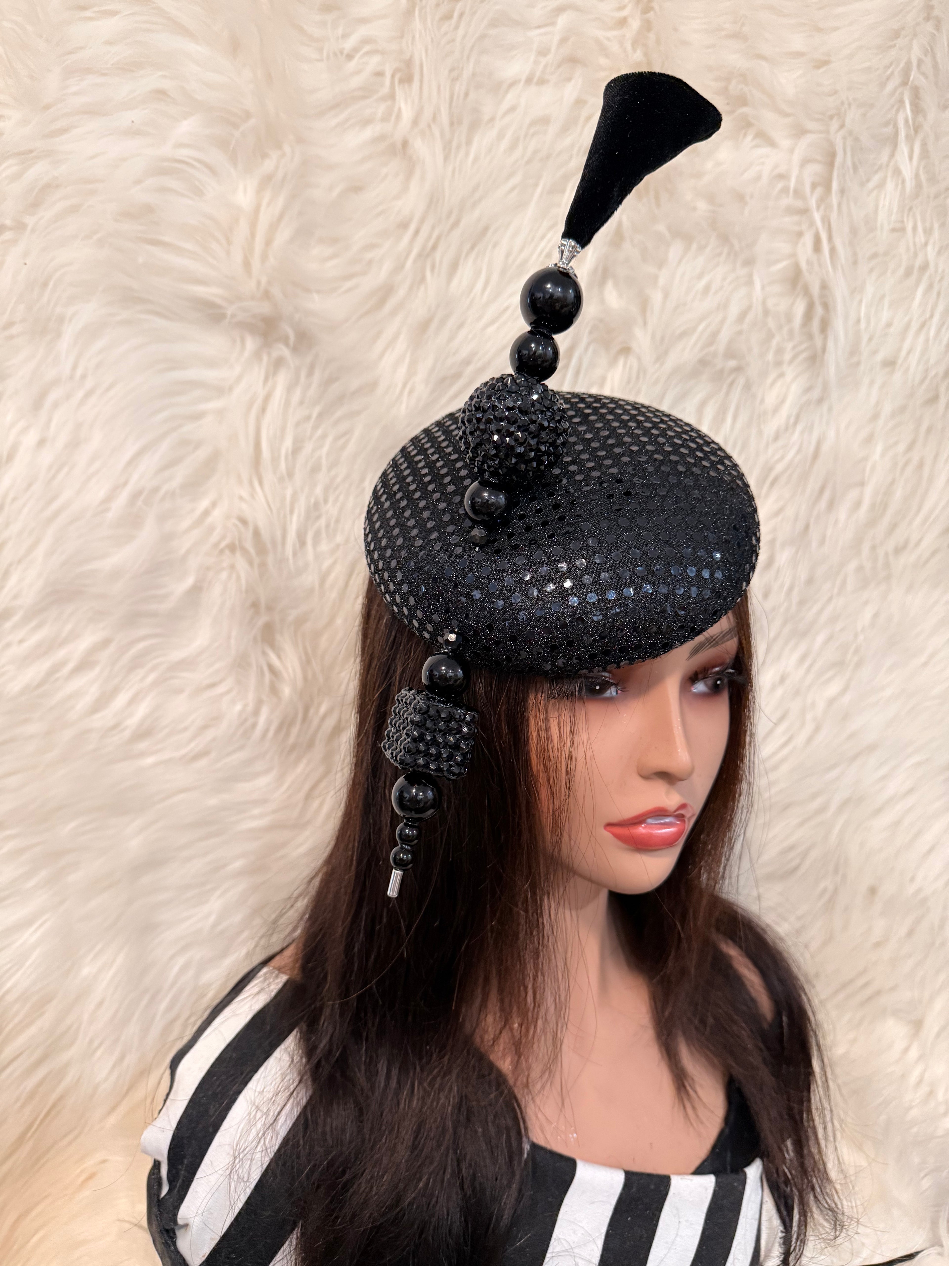 Black Sequins / W Oversized Hat Pin