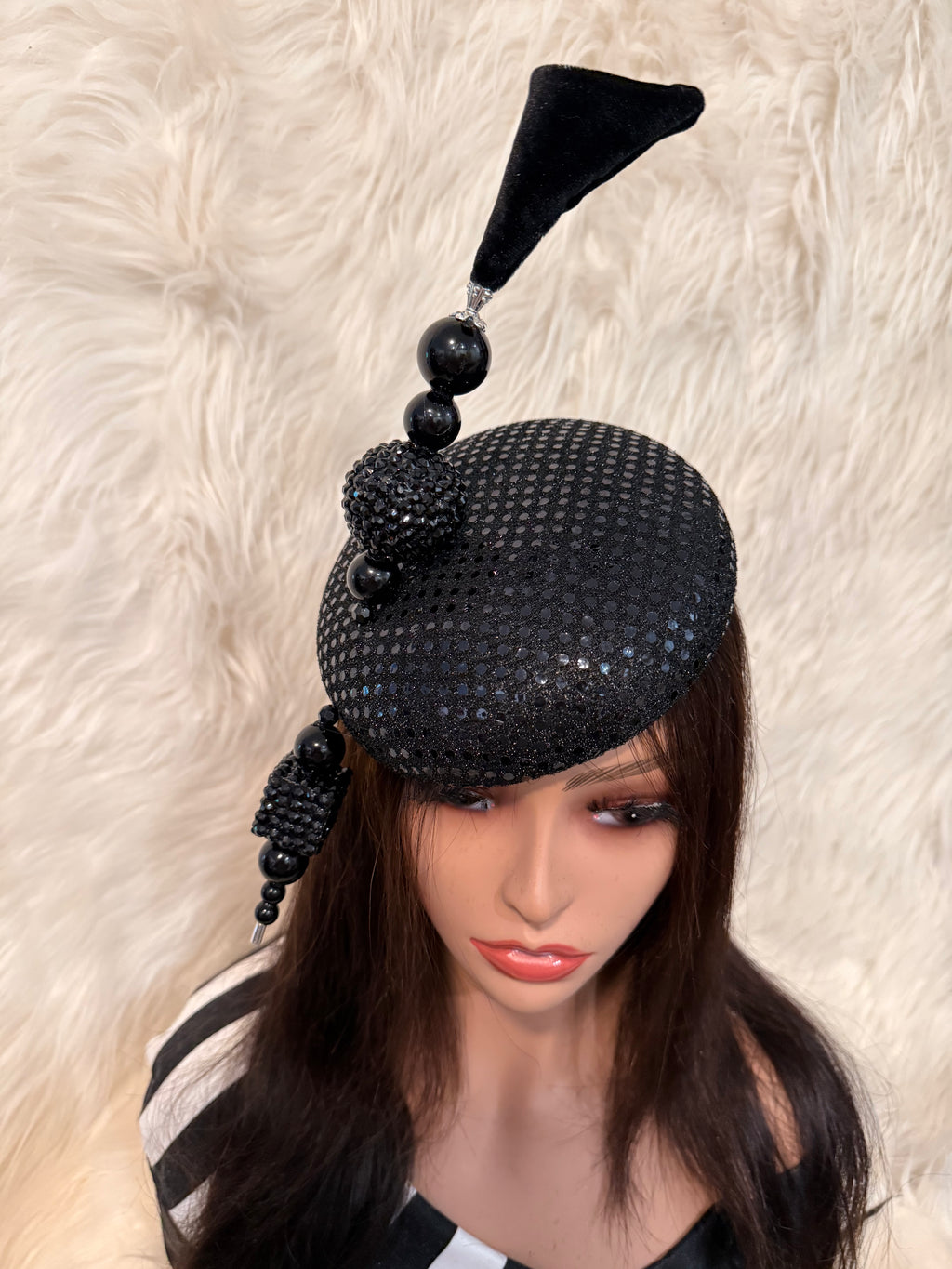 Black Sequins / W Oversized Hat Pin