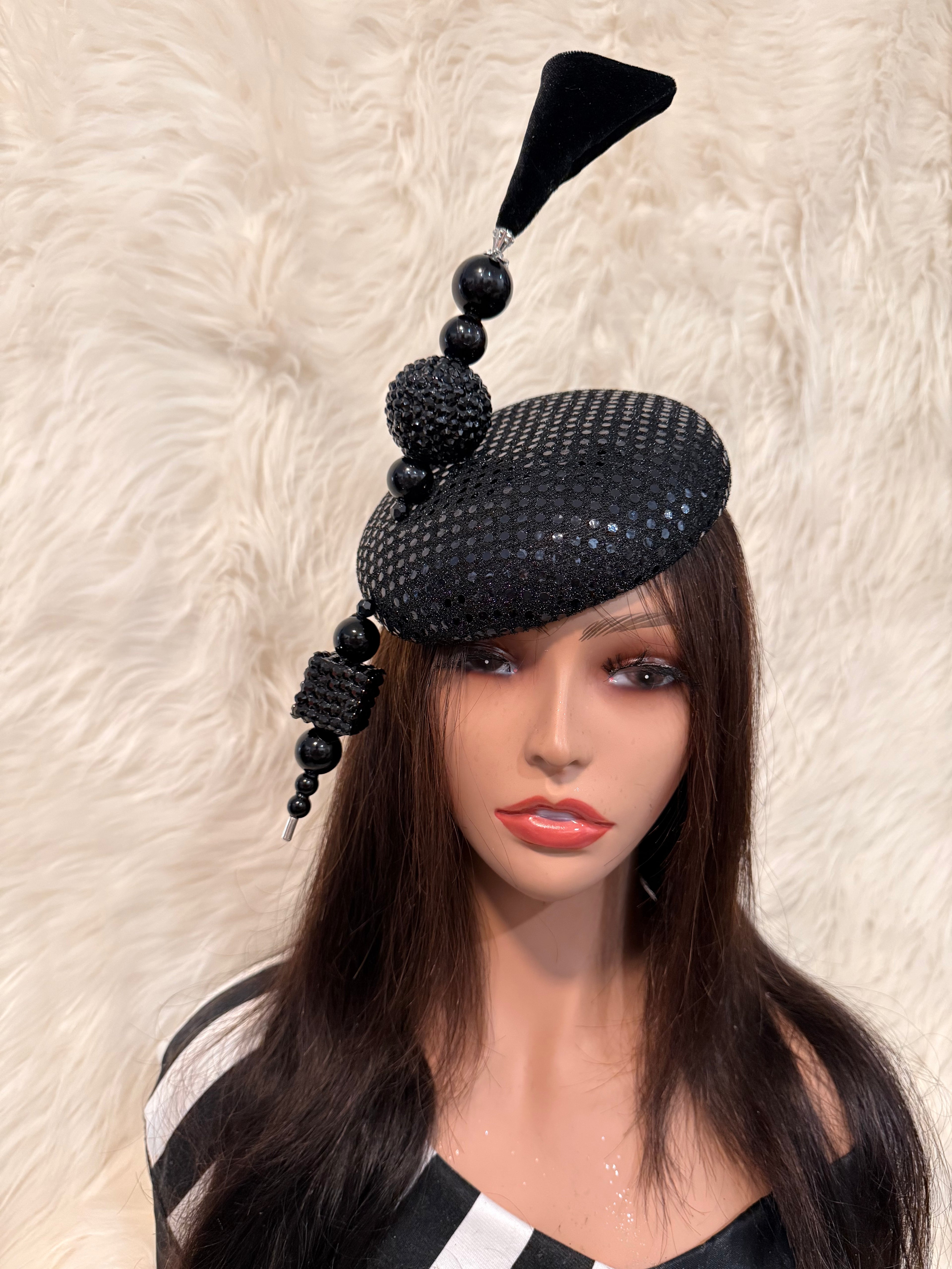 Black Sequins / W Oversized Hat Pin